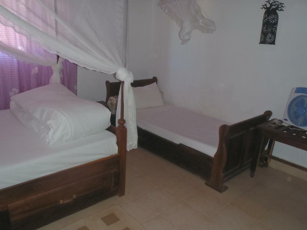 Chez Laurette Morombe Bagian luar foto
